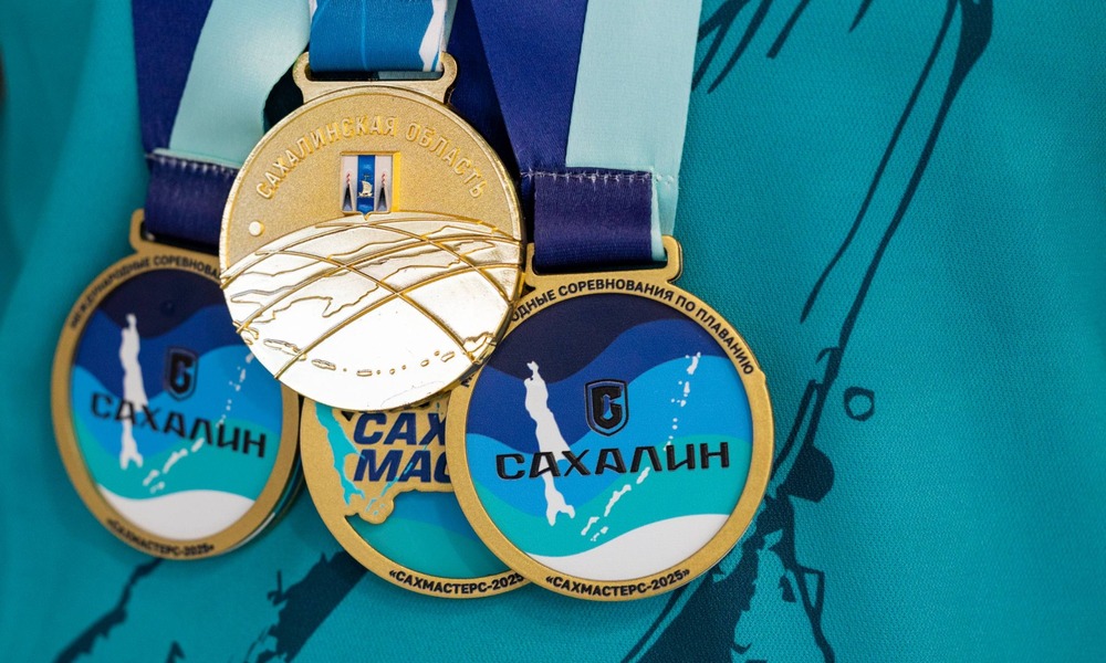 У островных пловцов 108 медалей