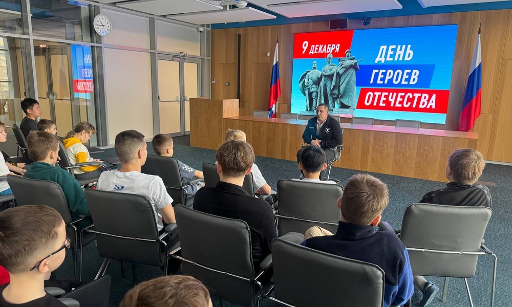 В День Героев Отечества, спортсмены встретились с участником СВО,