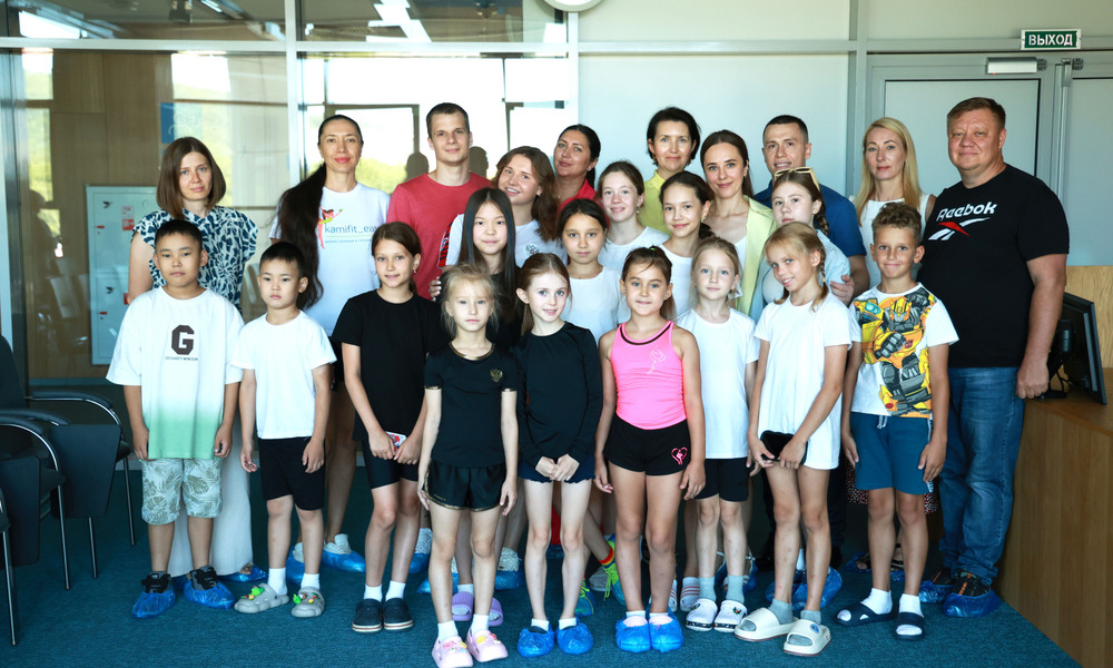 Чемпионы по прыжкам в воду посетили ЦВВС 